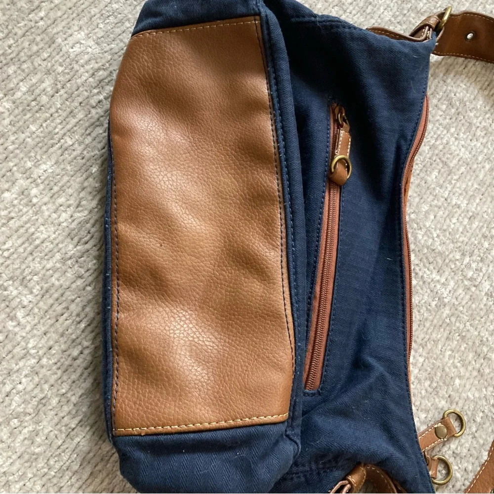 Caribbean Joe‎ navy canvas hobo bag w/ brown faux leather trim & print lining